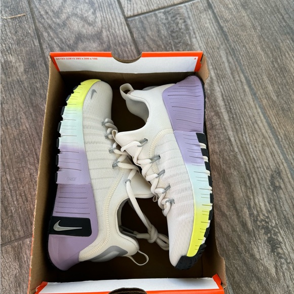 Brand New Brand New Nike Free Metcon 6 SE Women’s Workout Shoes HJ6214 001 - Picture 9 of 11